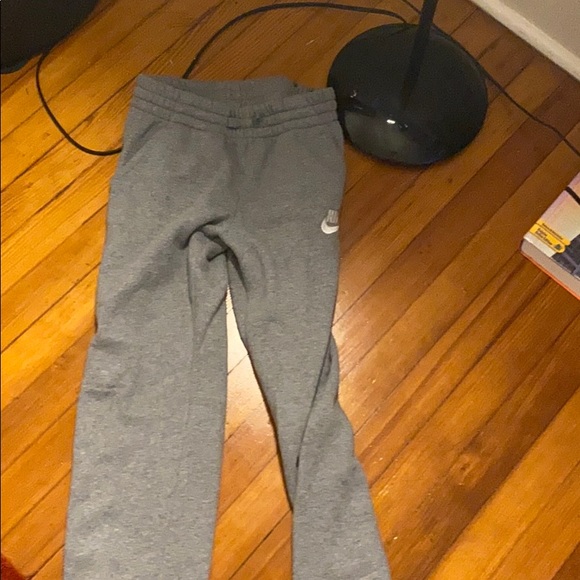 Nike sweatpants - Picture 2 of 3